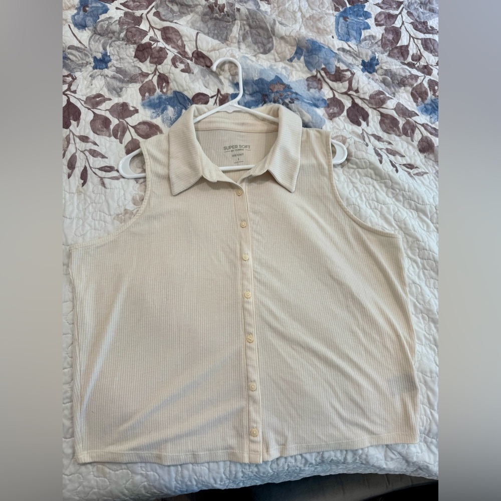 Torrid Fitted Super Soft Rib V-Neck Collared Button-Up Crop Tank Size 1 - Picture 6 of 7